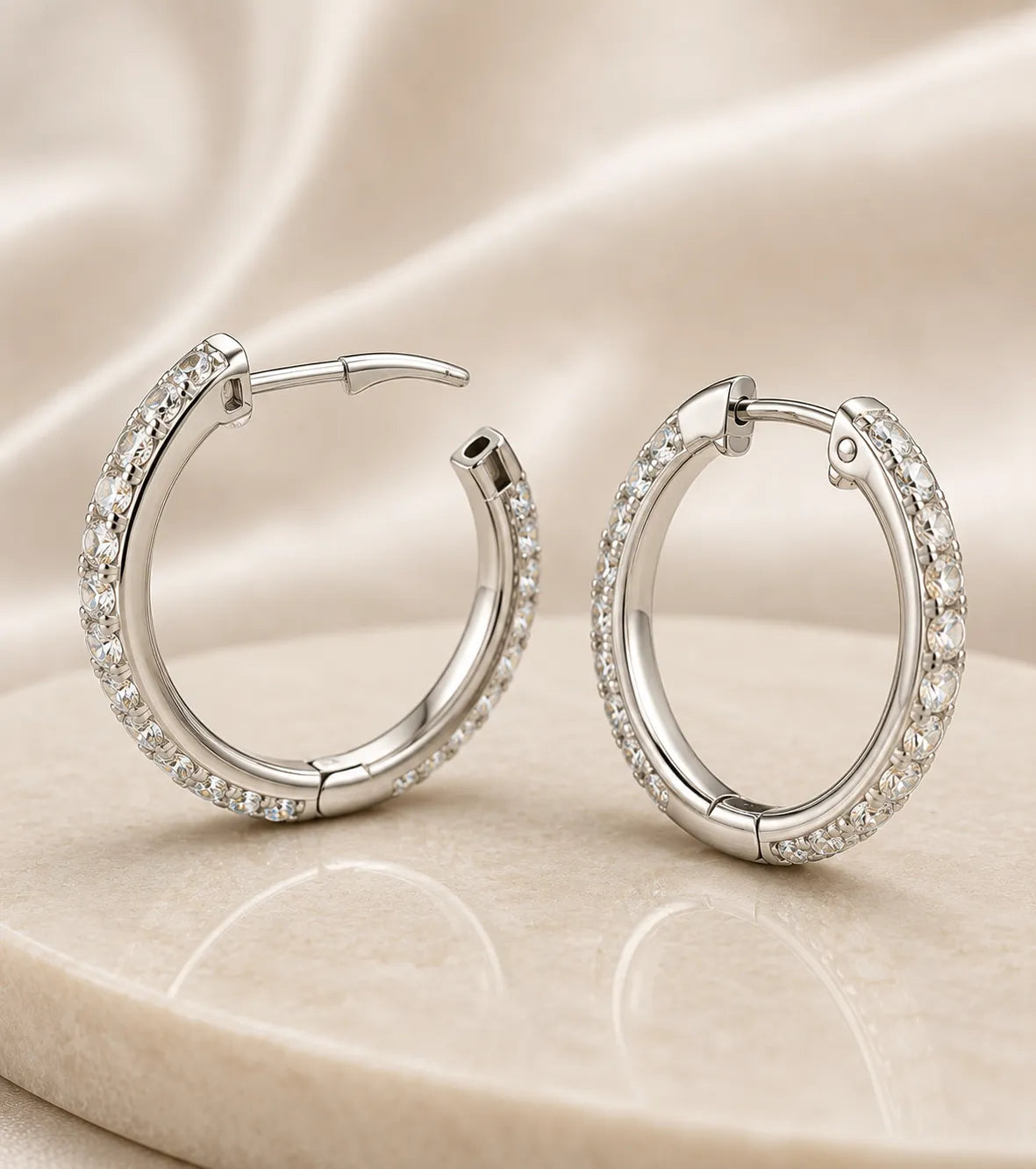 Hinged_clasps